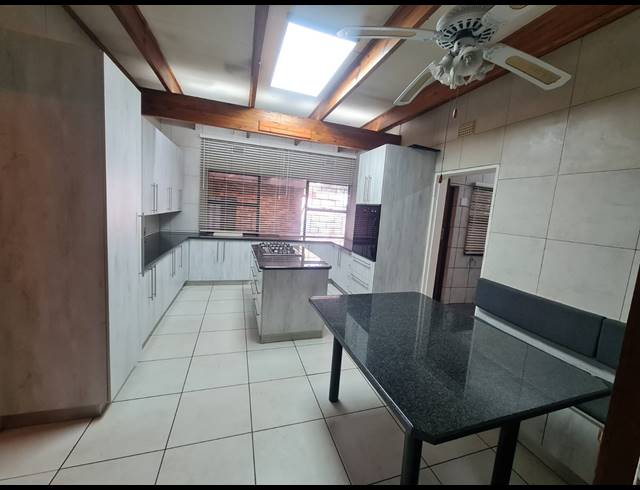 4 BEDROOM HOUSE FOR SALE IN VANDERBIJLPARK SE 2